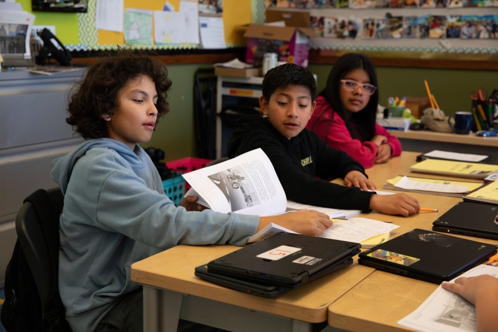 How Lincoln Elementary Made a Midyear Literacy Leap 3 Lincoln Elementary School Students Reading In Class